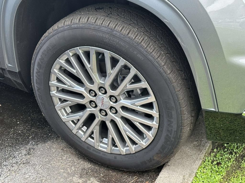 2025 GMC Acadia Denali