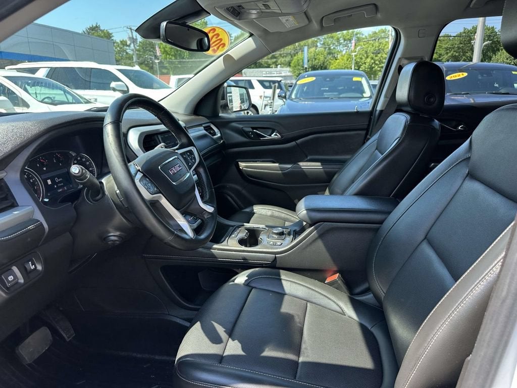 2023 GMC Acadia SLT