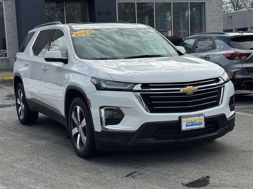 2023 Chevrolet Traverse LT Leather