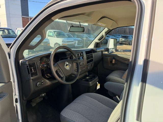 2026 Chevrolet Express Cutaway 3500 1WT