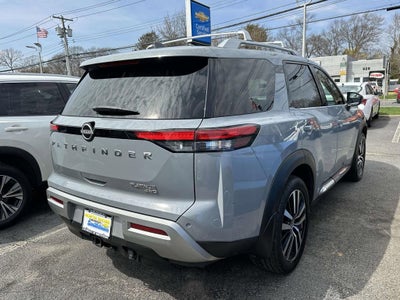2023 Nissan Pathfinder Platinum
