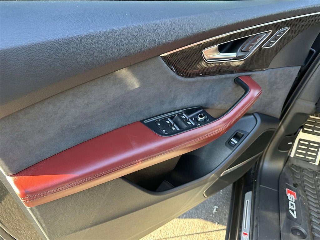 2022 Audi SQ7 Premium Plus